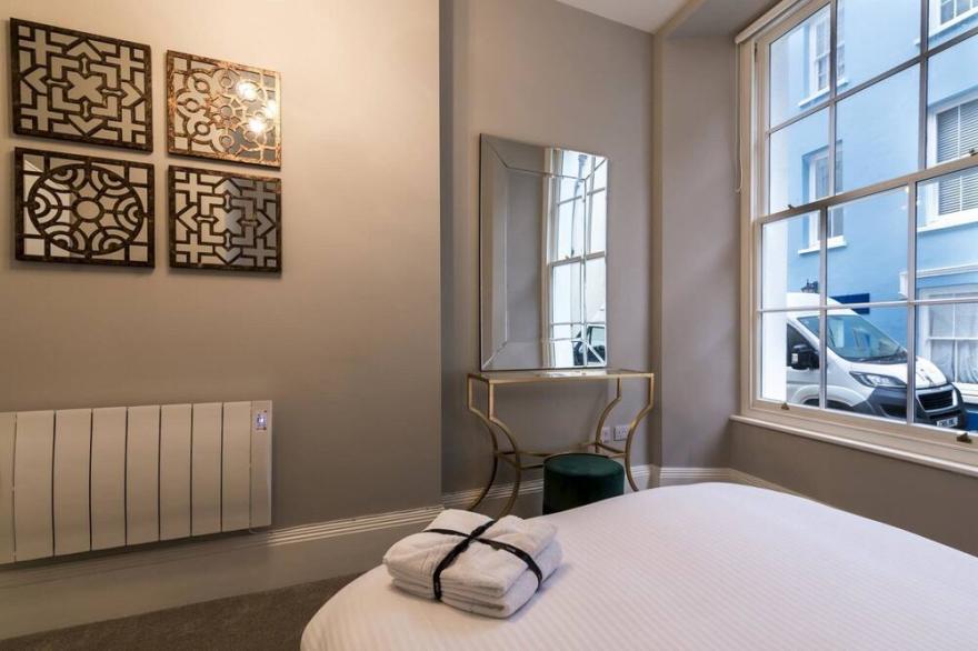 Pieces of Eight - 2 Bedroom Apartment - Tenby - (Windsor House)