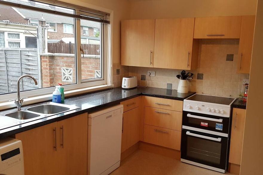 Spacious 3 bedroom townhouse, double, twin and kids bed