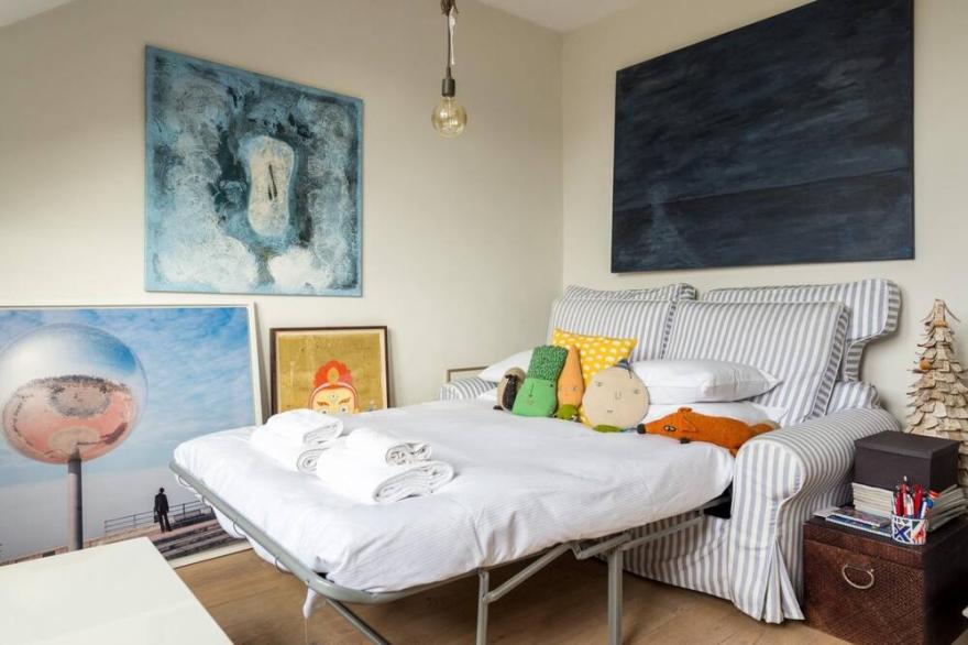 Pleasant Earl's Court Apartment near Hyde Park