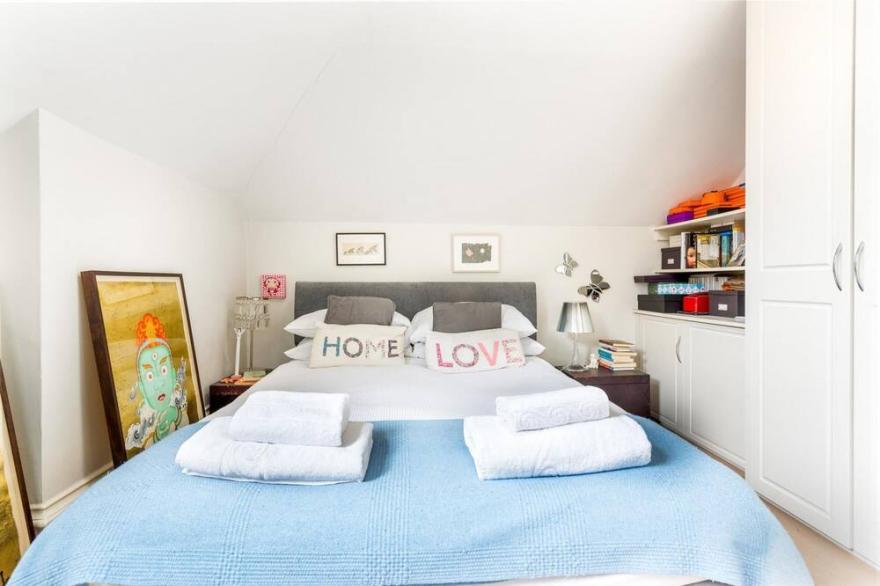 Pleasant Earl's Court Apartment near Hyde Park