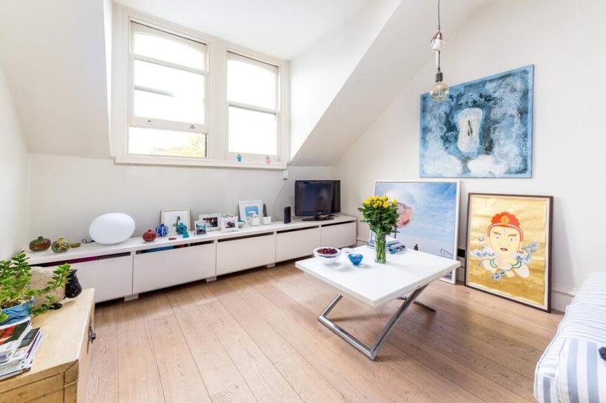 Pleasant Earl's Court Apartment near Hyde Park