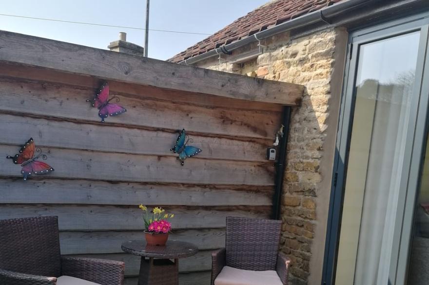 Dog Friendly Larch Cottage with Hot Tub in the Rural Village of Ruston
