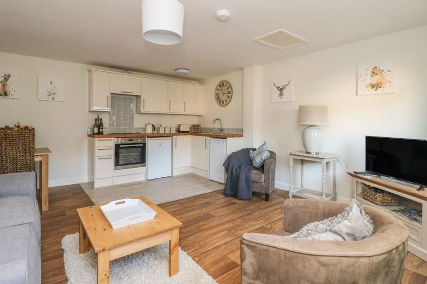 THE BYRE, pet friendly, country holiday cottage in Thirsk