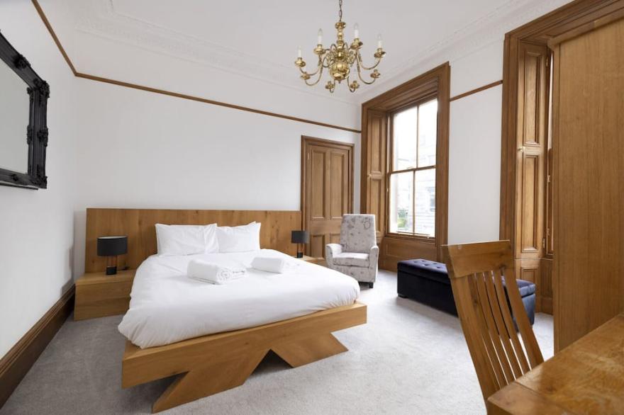 5 Bedroom Apt near Meadows & George Square