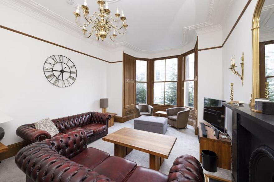 5 Bedroom Apt near Meadows & George Square