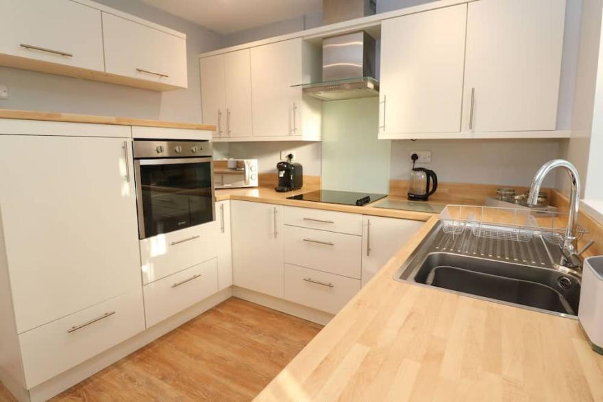 DUNES VIEW, pet friendly, character holiday cottage in Cubert