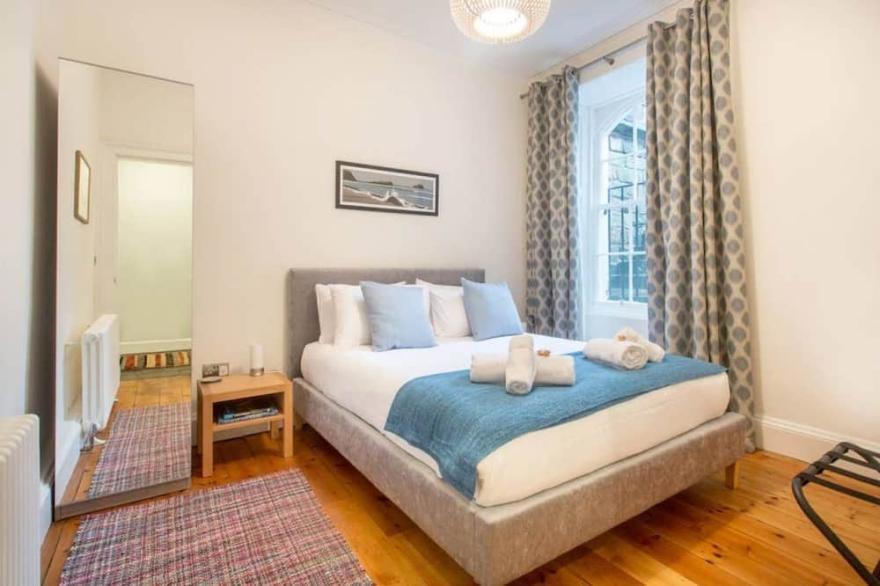 Spacious 2 Bed Apt in Ideal City Centre Location