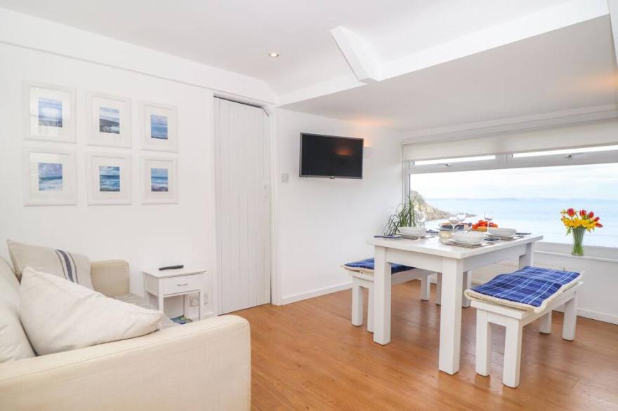 THE LOFT AT BEACH HOUSE, family friendly, with a garden in Mevagissey
