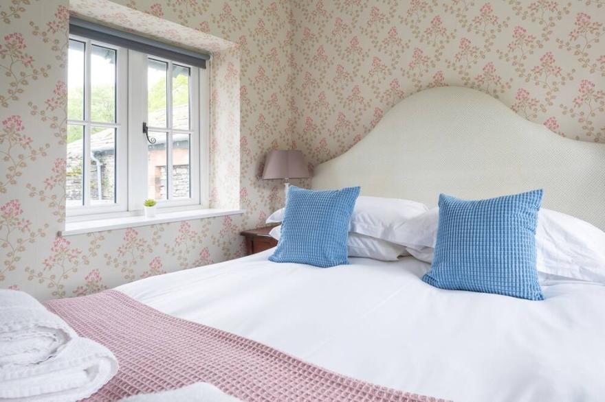 Home Farmhouse  - Four Bedroom House, Sleeps 8