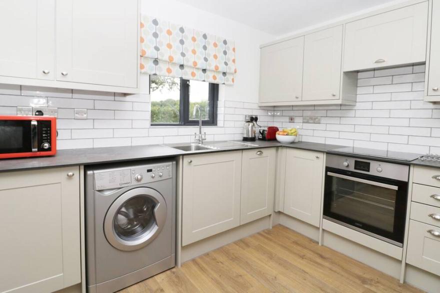 FIELDSIDE, pet friendly, with open fire in Hunmanby