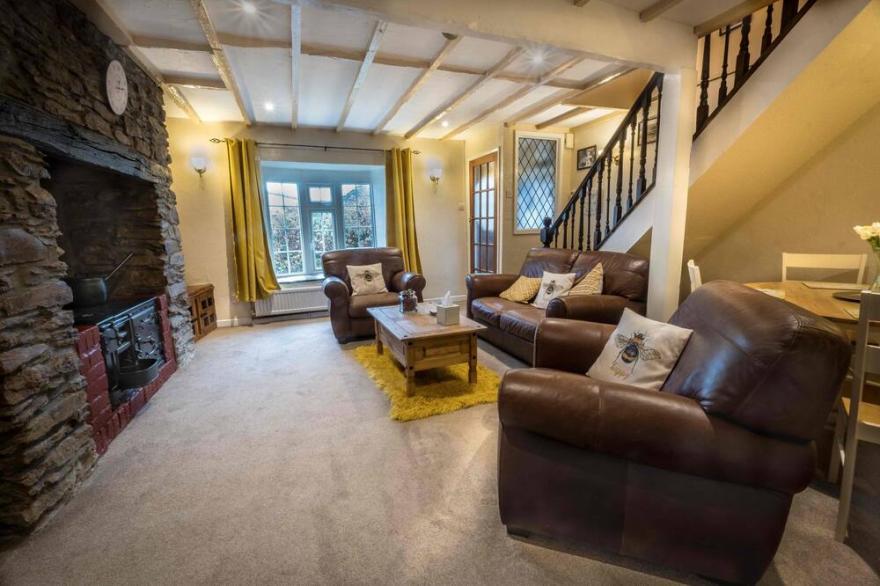 Comfortable Character Cottage 'Bumble Cottage'