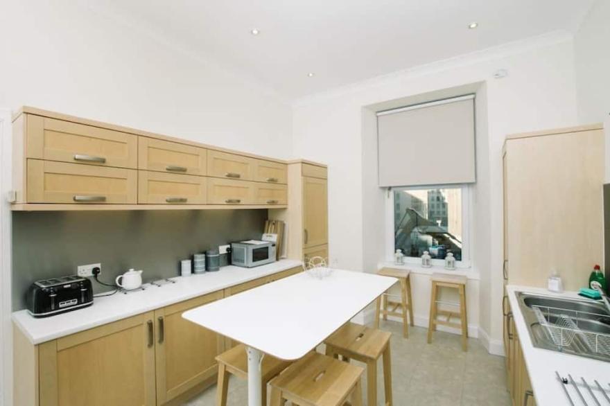 Great location! Heart of City Centre 3bed apartment