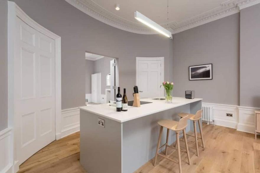 Torphichen Street 5 Star Luxury Apartment