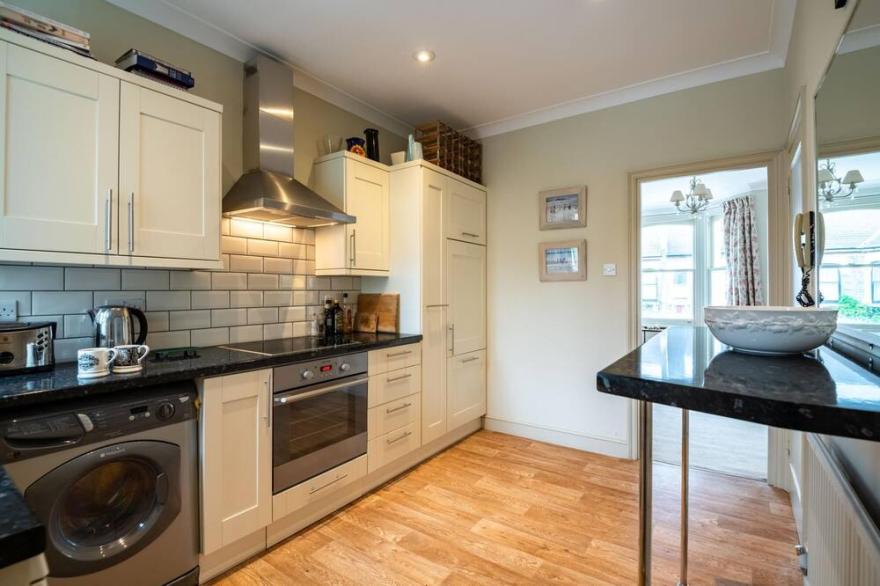 Traditional Fulham Home close to the River Thames