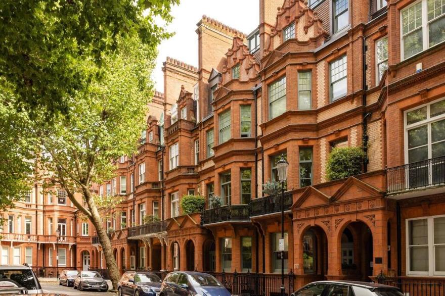 The Chelsea Studio next to Sloane Square