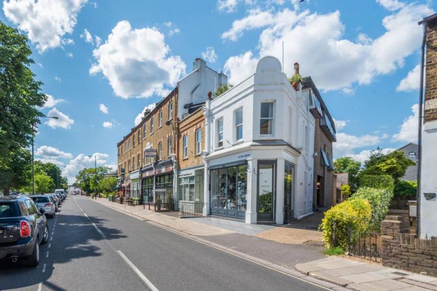 Traditional Richmond Home by Twickenham Green