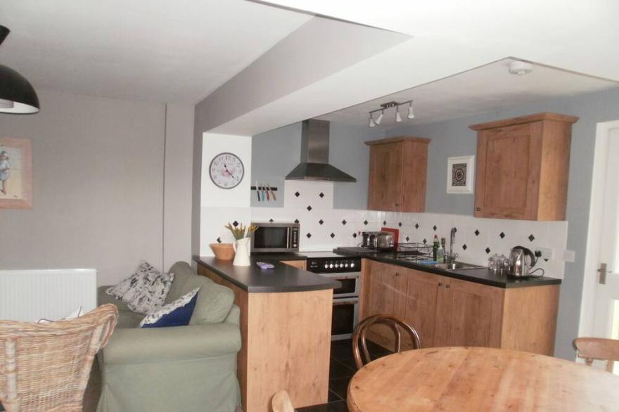 Cottage With Sea Views And Direct Access Onto Coastal Path