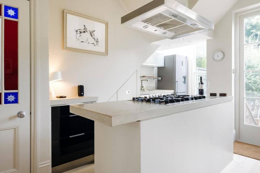 Elegant Family Home near Wandsworth Common