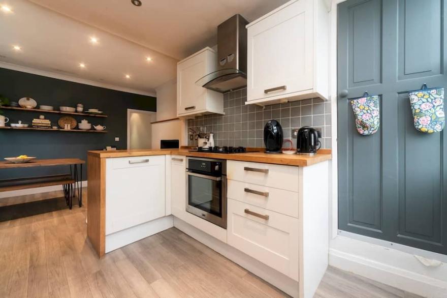 Pass the Keys | Modern Victorian home 15 min from Central London