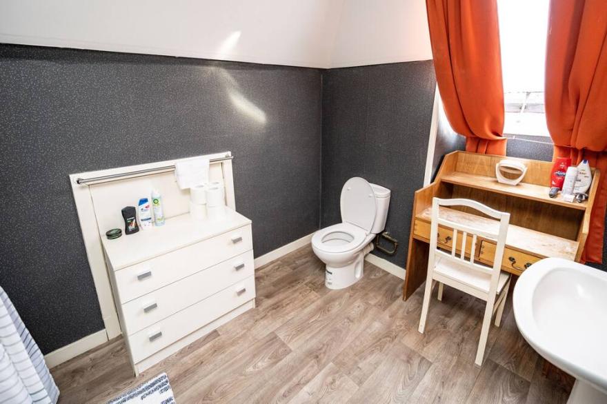 Spacious 6 bedroom Townhouse in the heart of Aberfeldy
