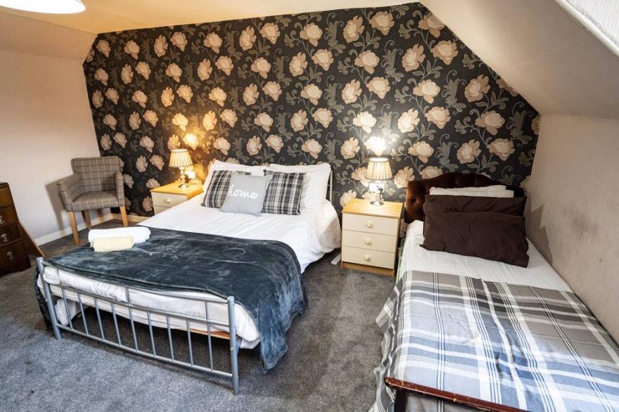 Spacious 6 bedroom Townhouse in the heart of Aberfeldy