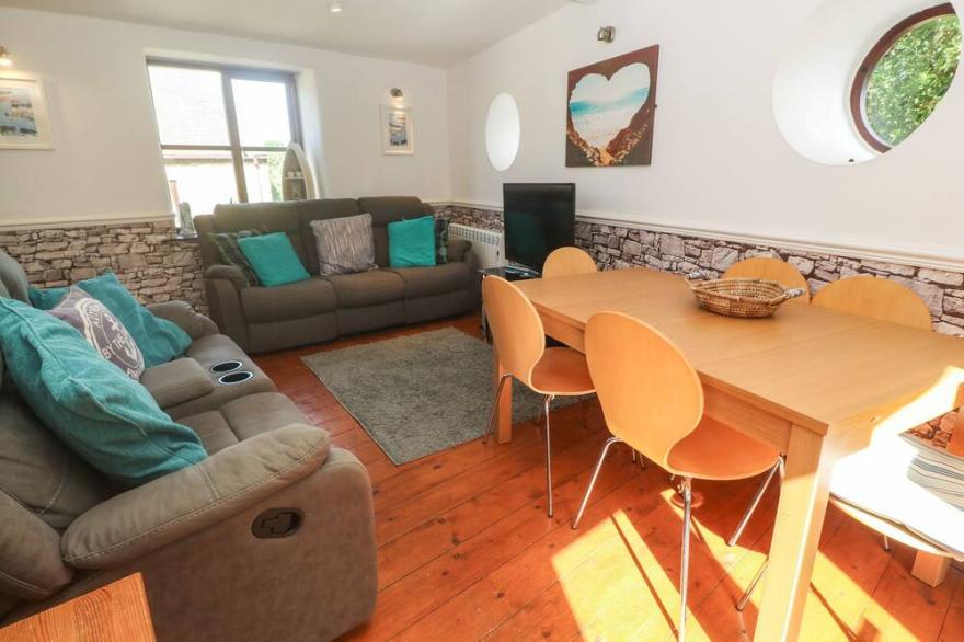 MILL HOUSE BARN, pet friendly, with a garden in Penzance