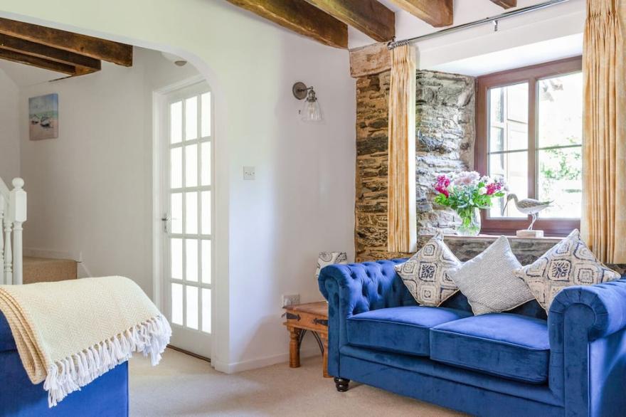 SANDPIPER COTTAGE, pet friendly, with open fire in Salcombe
