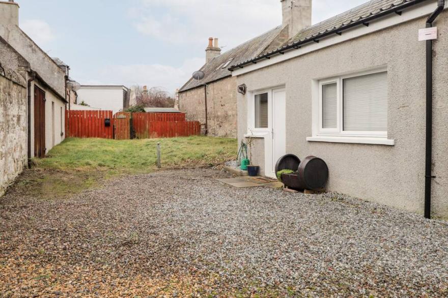 GRIFFIN COTTAGE, family friendly, character holiday cottage in Nairn