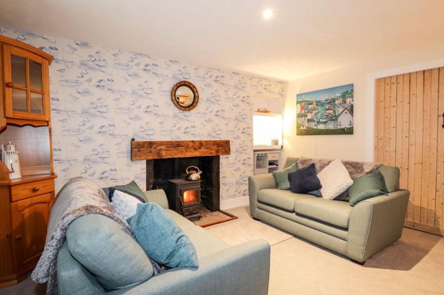 GRIFFIN COTTAGE, family friendly, character holiday cottage in Nairn
