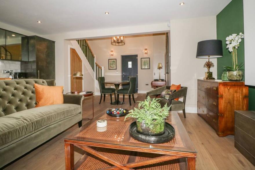 TARN END COTTAGES 8, romantic, with a garden in Brampton, Cumbria