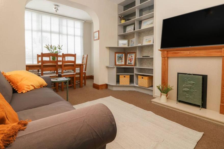 THE THREE TEES, pet friendly, character holiday cottage in Newquay