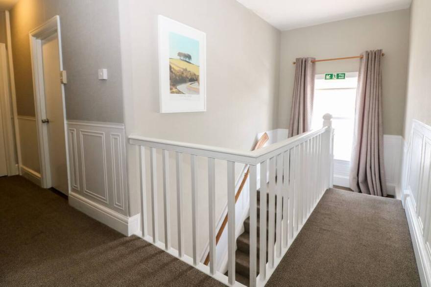 THE THREE TEES, pet friendly, character holiday cottage in Newquay