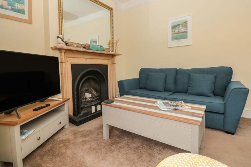 5 FAIRVIEW ROAD, pet friendly, character holiday cottage in Dartmouth