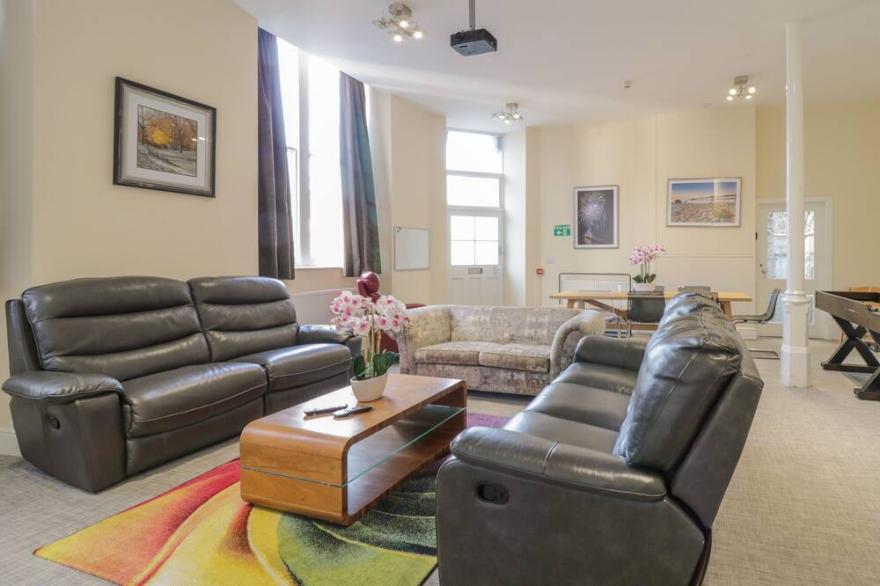 THE LOMBARD, pet friendly, country holiday cottage in Dolgellau
