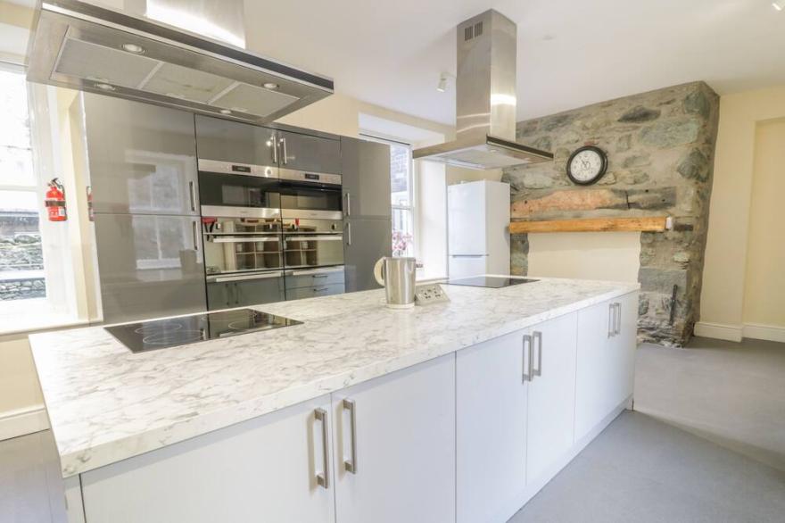 THE LOMBARD, pet friendly, country holiday cottage in Dolgellau