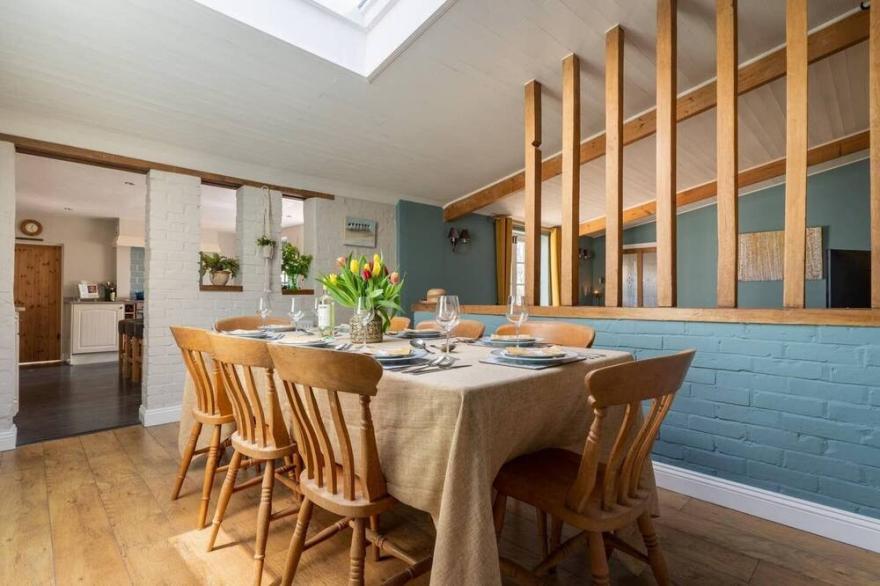 The Cottage - Characterful, coastal with hot tub