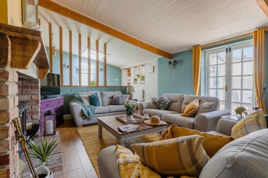 The Cottage - Characterful, coastal with hot tub