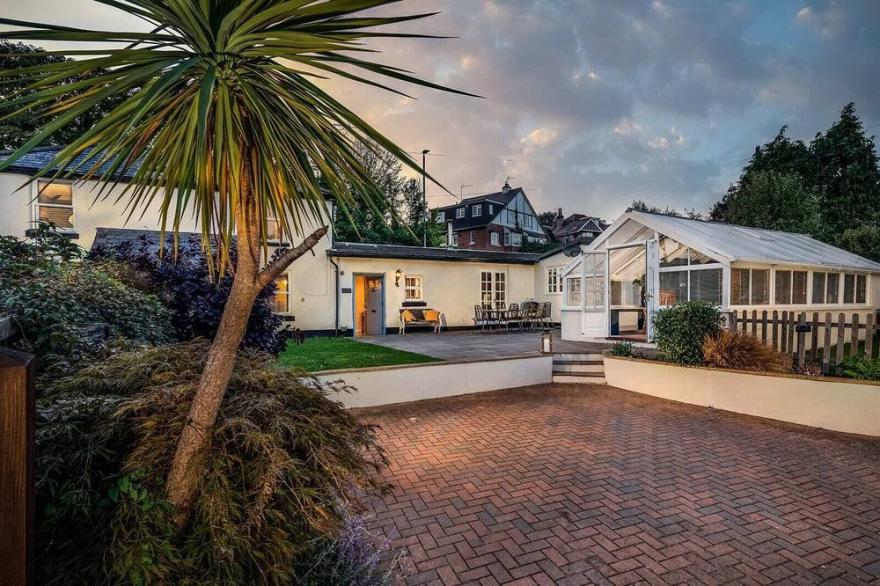 The Cottage - Characterful, coastal with hot tub
