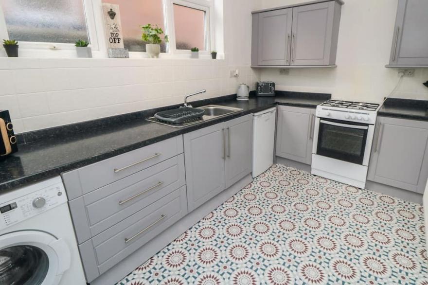 37 MOORLAND ROAD, family friendly, with a garden in Scarborough