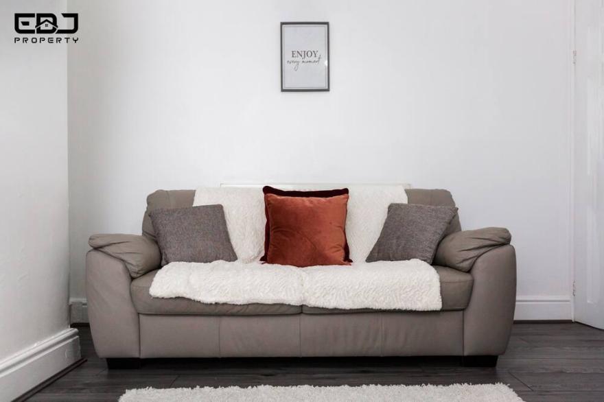 Newly renovated 4bed - Free parking - City Links