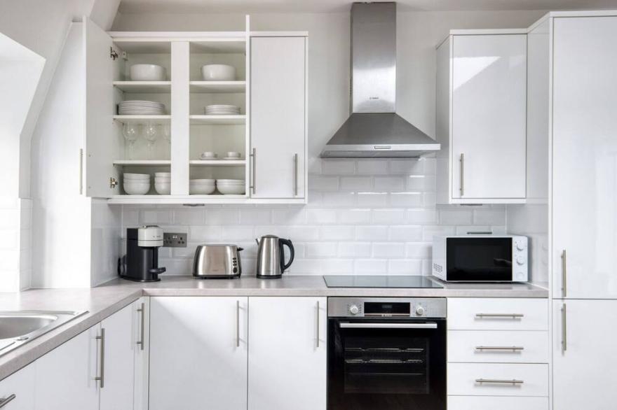 Serene Marylebone 2BR w/ Roof, nr Edgeware Road Station, by Blueground