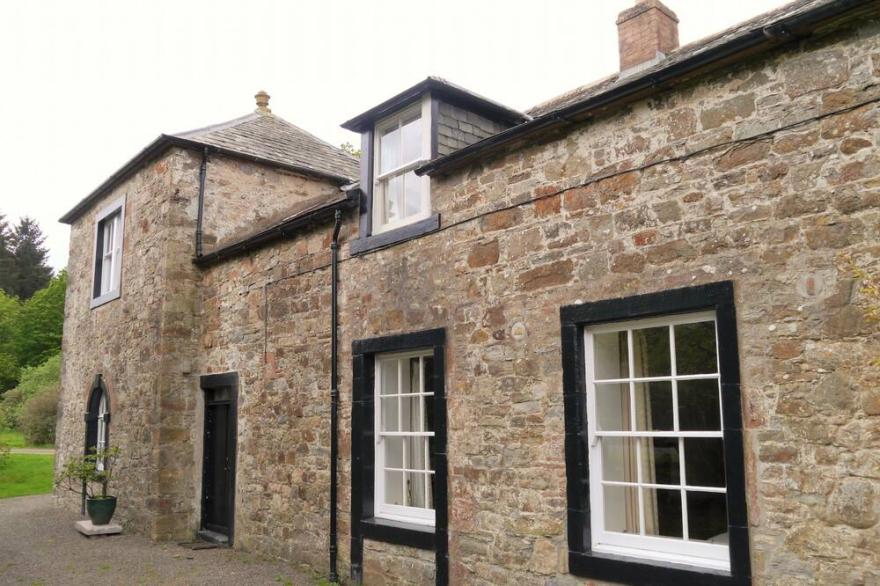 Coachmans Cottage -  a cottage that sleeps 10 guests  in 4 bedrooms