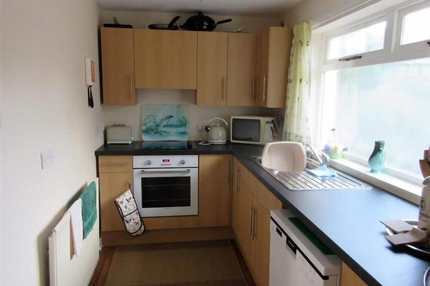 Ailsa Cottage -  a cottage that sleeps 3 guests  in 1 bedroom