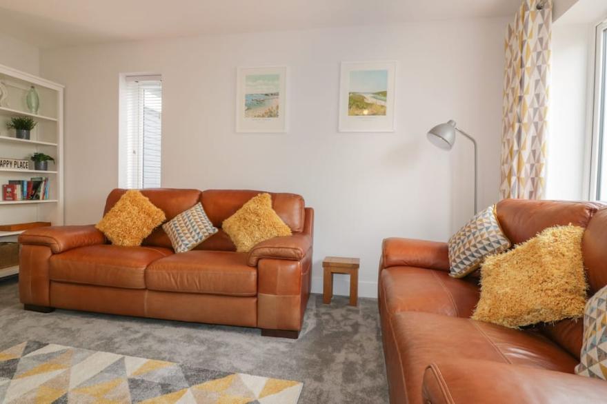 PERIWINKLE, pet friendly, country holiday cottage in Crantock