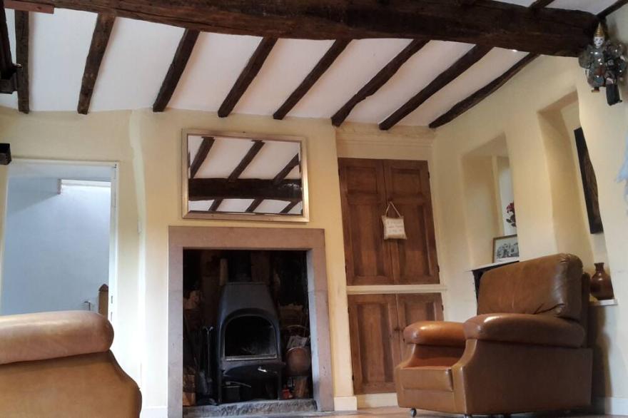 17th Century Cottage in a scenic village, Three bedrooms with modern facilities