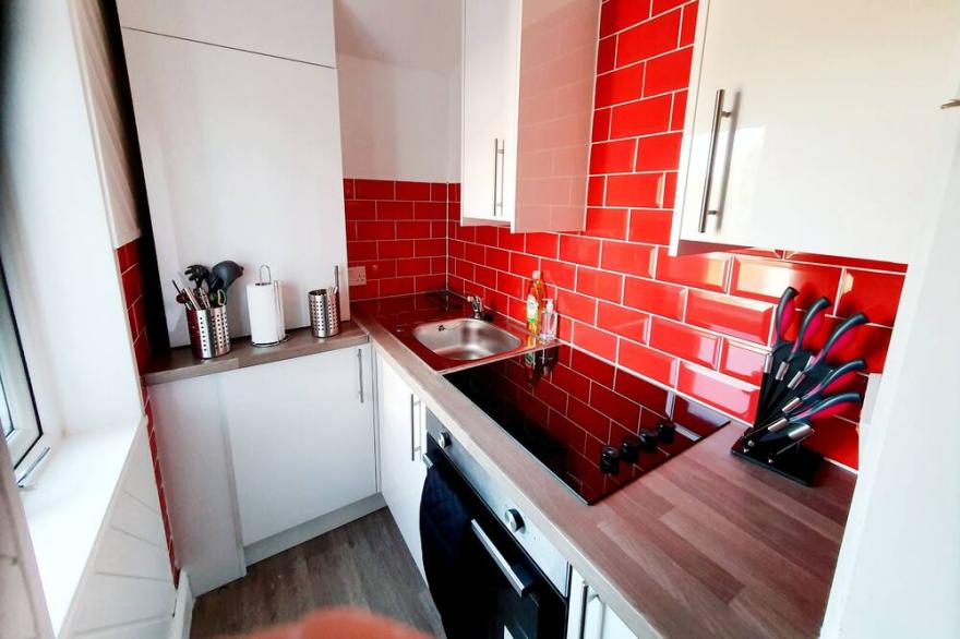 Well presented flat with 3 beds and a sofa bed, right by Bellshill station with great on-street p...