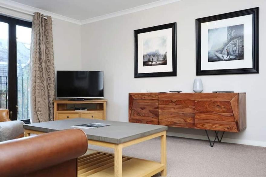 Historic City Centre Apt with Free Secure Parking (No SUVs)
