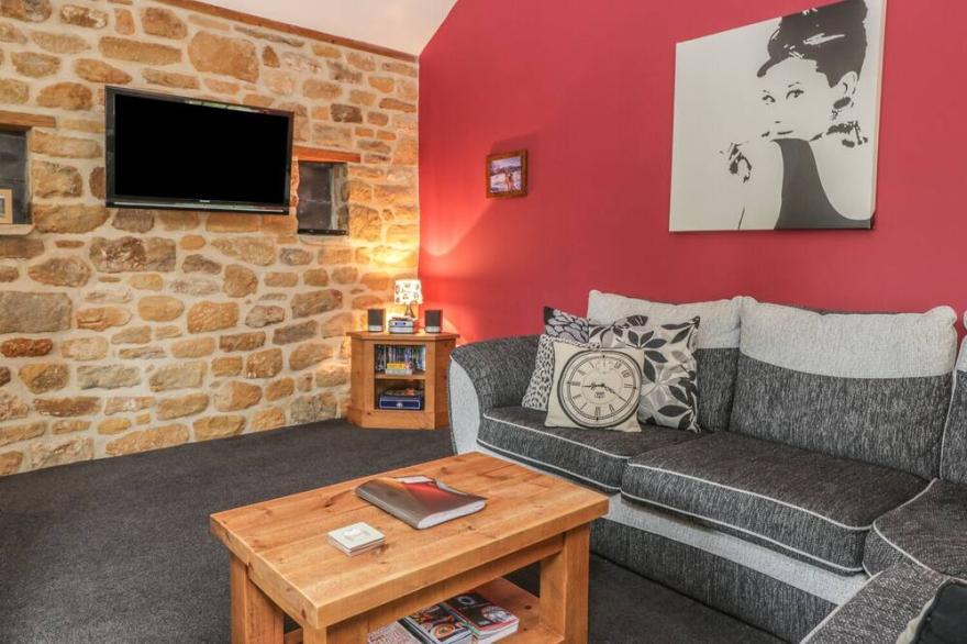 LITTLE BYRE COTTAGE, family friendly, with a garden in Thirsk