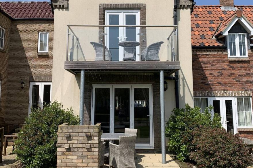 Wait n Sea -  a cottage that sleeps 4 guests  in 2 bedrooms