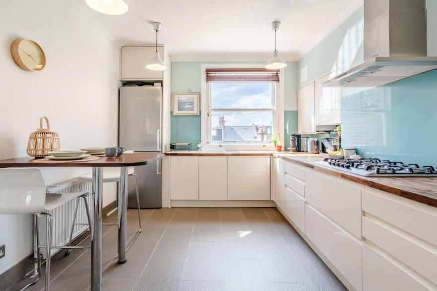Large West Hampstead Two-Bedroom Apt with Balcony
